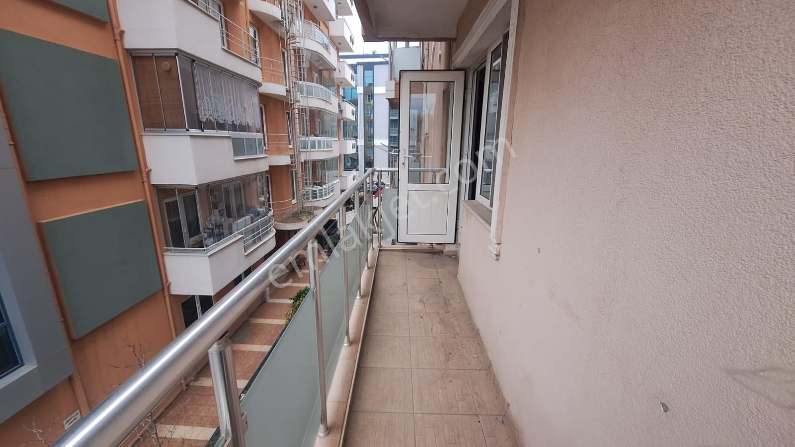Çanakkale Cevatpaşada Kordona Yakın Ara Kat Kiralık 2+1 Daire - Görsel 11