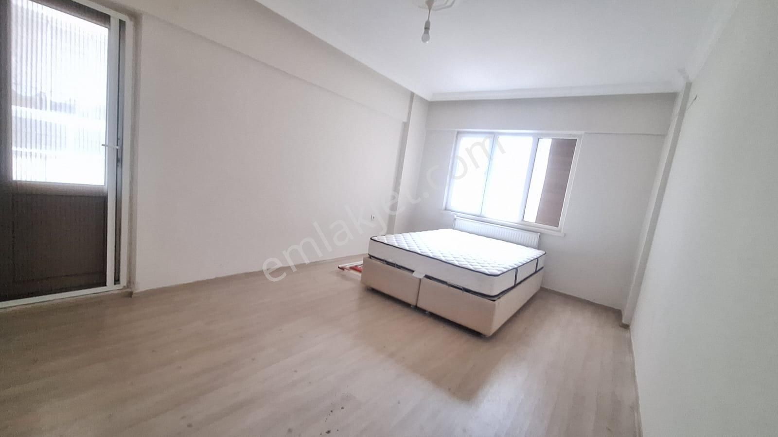 Çanakkale Cevatpaşada Kordona Yakın Ara Kat Kiralık 2+1 Daire - Görsel 16