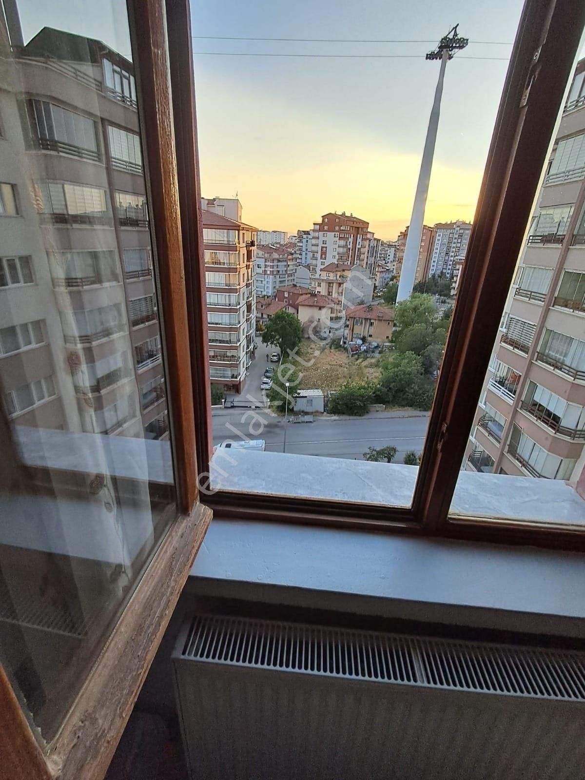 Şentepe'de Piri Caddesi Üzerinde Geniş Balkonlu 3+1 Satılık - Görsel 28