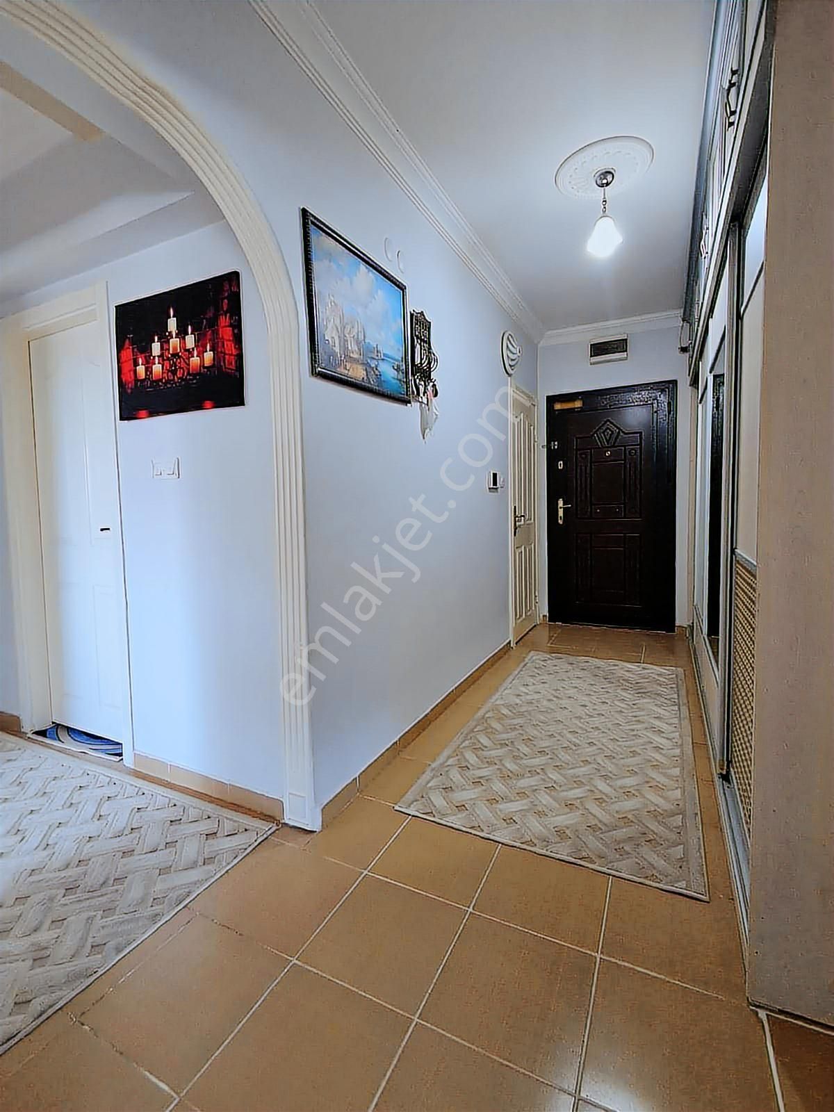 Şentepe'de Piri Caddesi Üzerinde Geniş Balkonlu 3+1 Satılık - Görsel 8