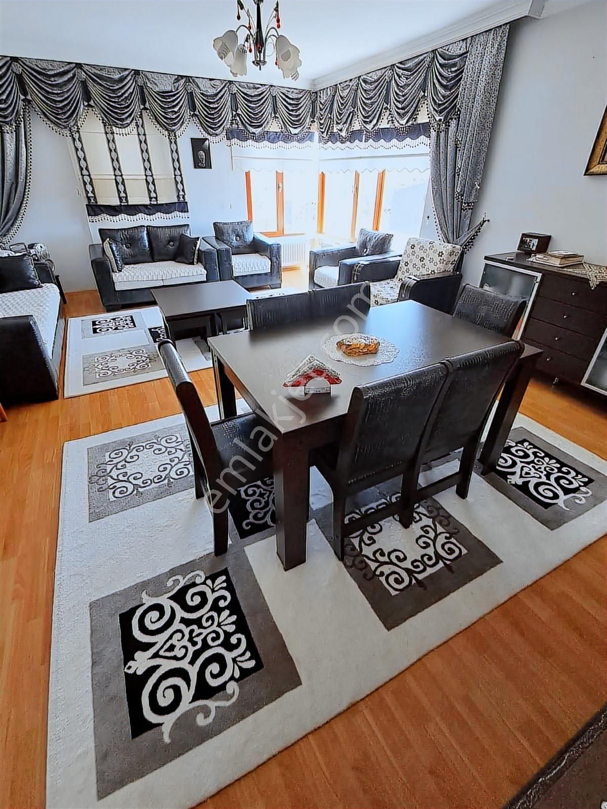 Şentepe'de Piri Caddesi Üzerinde Geniş Balkonlu 3+1 Satılık - Görsel 12