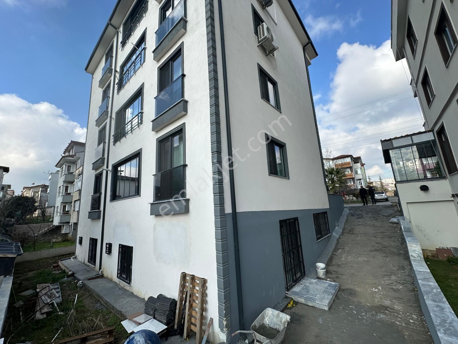 Serdivan Beşköprü Mah. İki Adet Daire 6+2 Mutfak Ayrı Asansörlü Ve Bahçeli Satılık Daire - Görsel 2