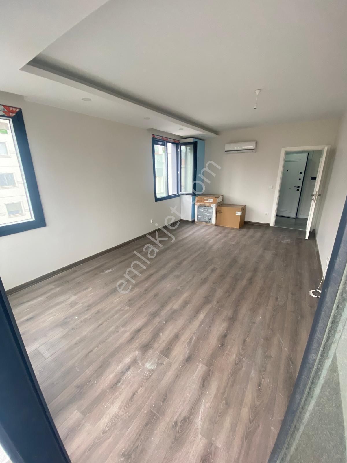 Ziverbey Ana Caddeye 1.paralel De,sıfır Ara Katta,balkonlu Daire - Görsel 2