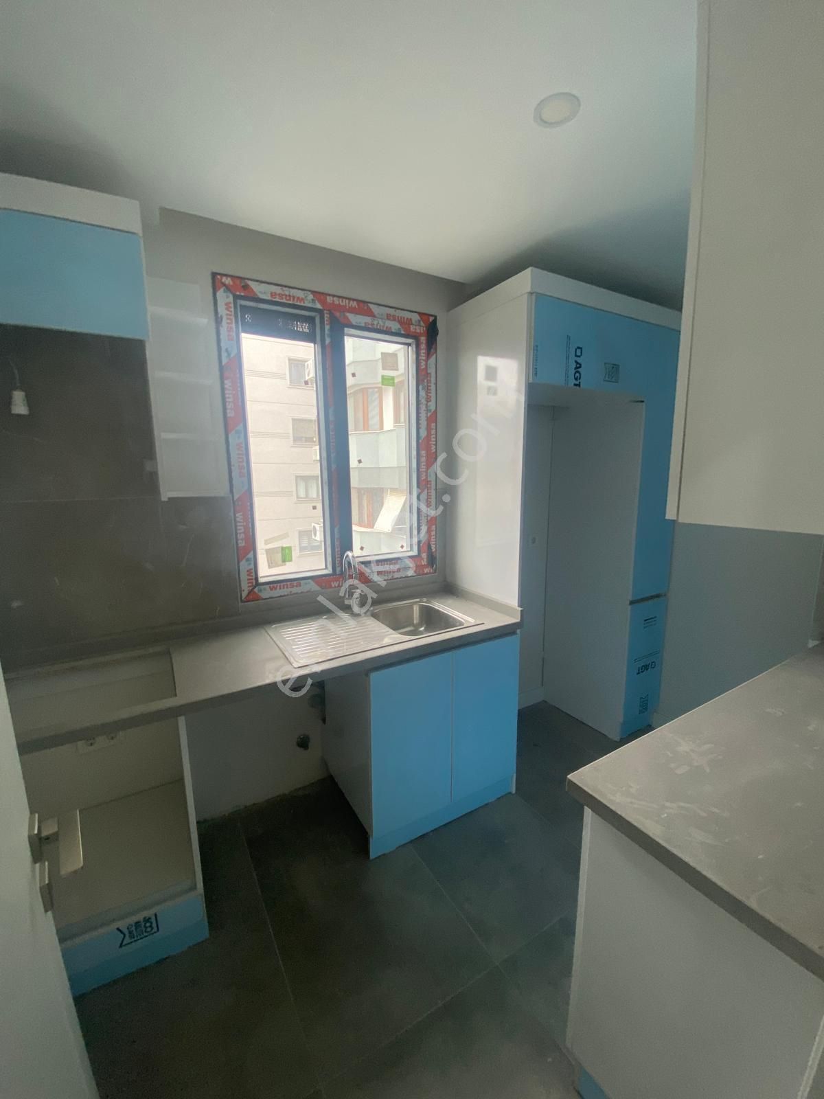 Ziverbey Ana Caddeye 1.paralel De,sıfır Ara Katta,balkonlu Daire - Görsel 12