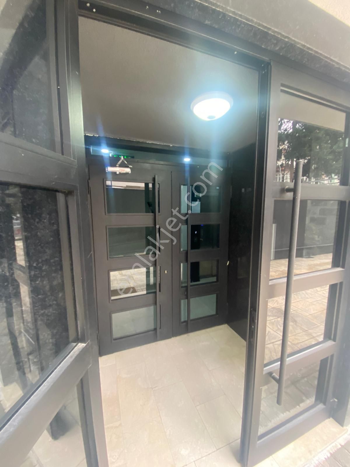 Ziverbey Ana Caddeye 1.paralel De,sıfır Ara Katta,balkonlu Daire - Görsel 29