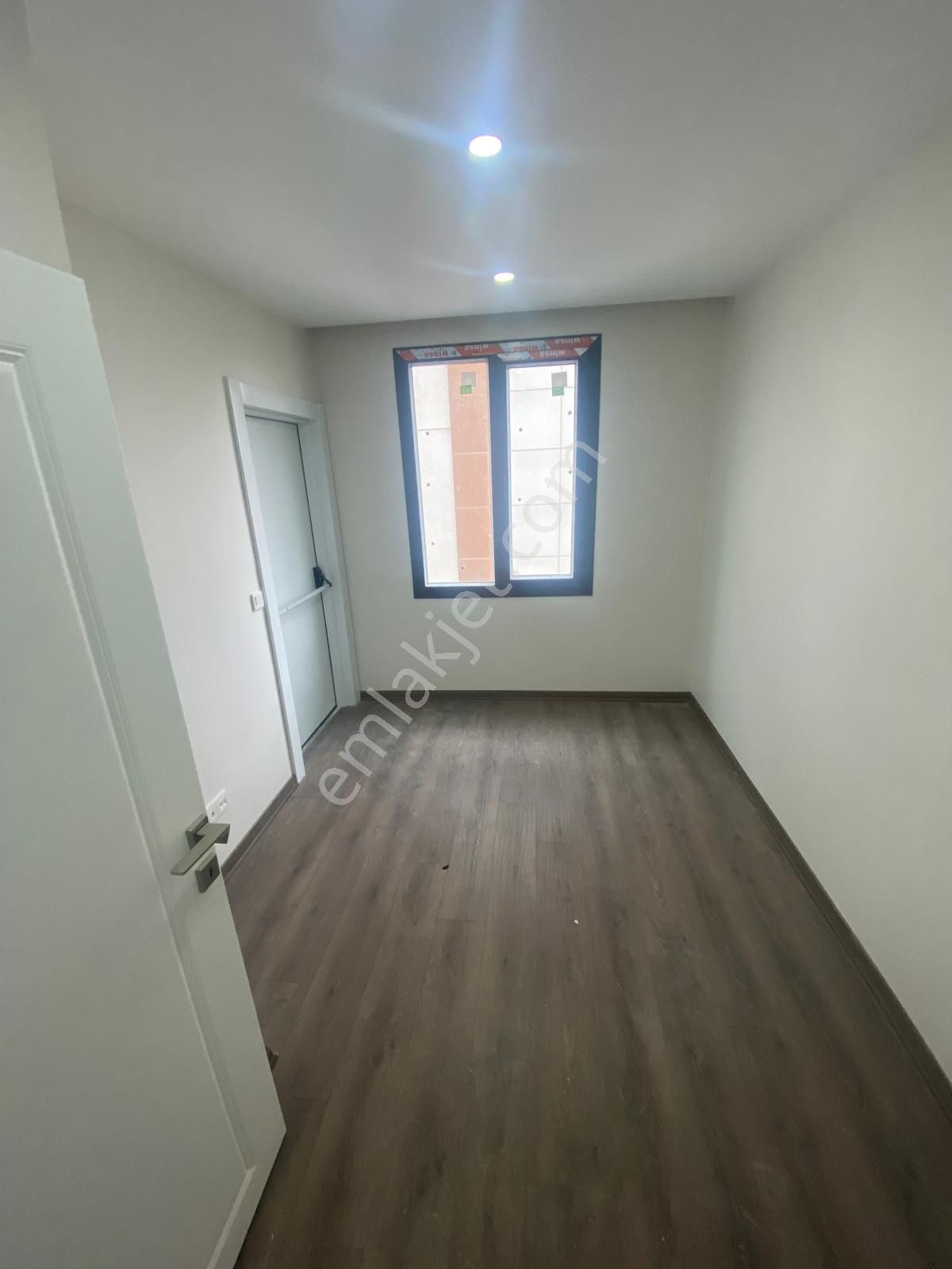 Ziverbey Ana Caddeye 1.paralel De,sıfır Ara Katta,balkonlu Daire - Görsel 14