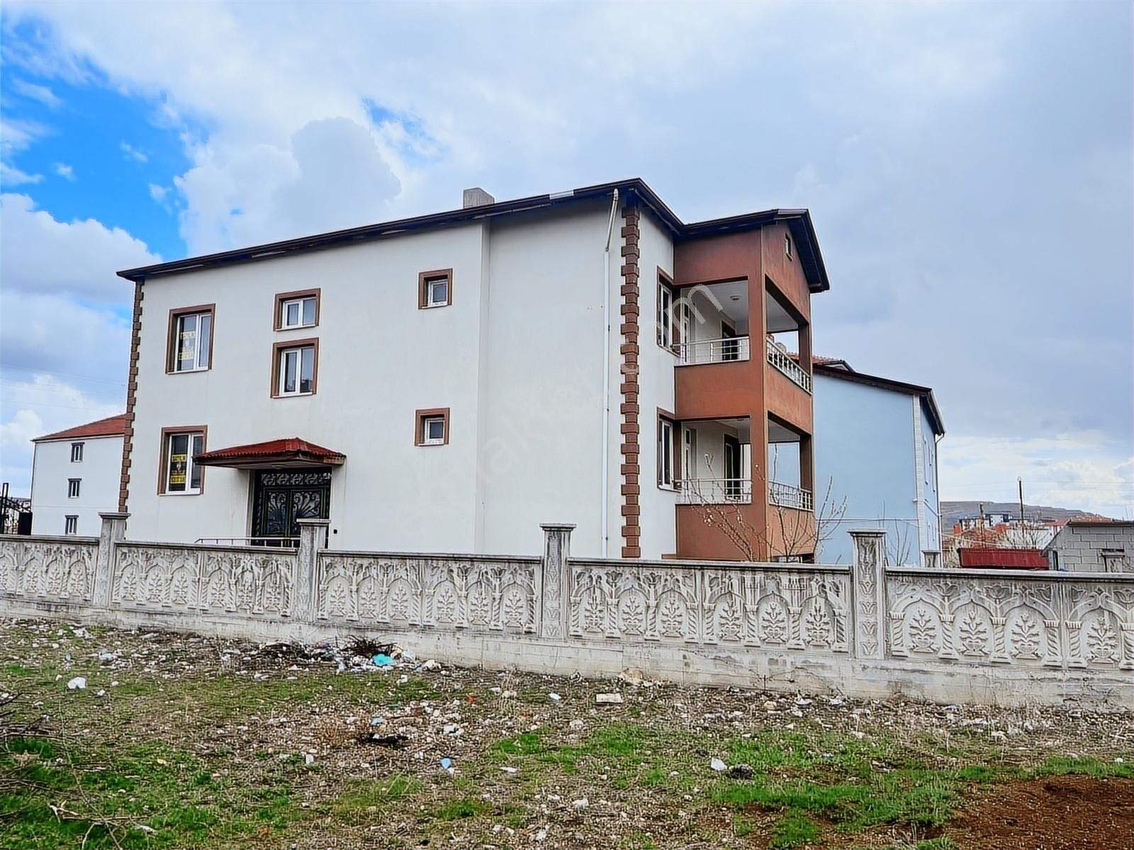 Erol Emlak Tan Satılık Ahmet Efendi Mah Müstakıl 3katlı Ev - Görsel 2