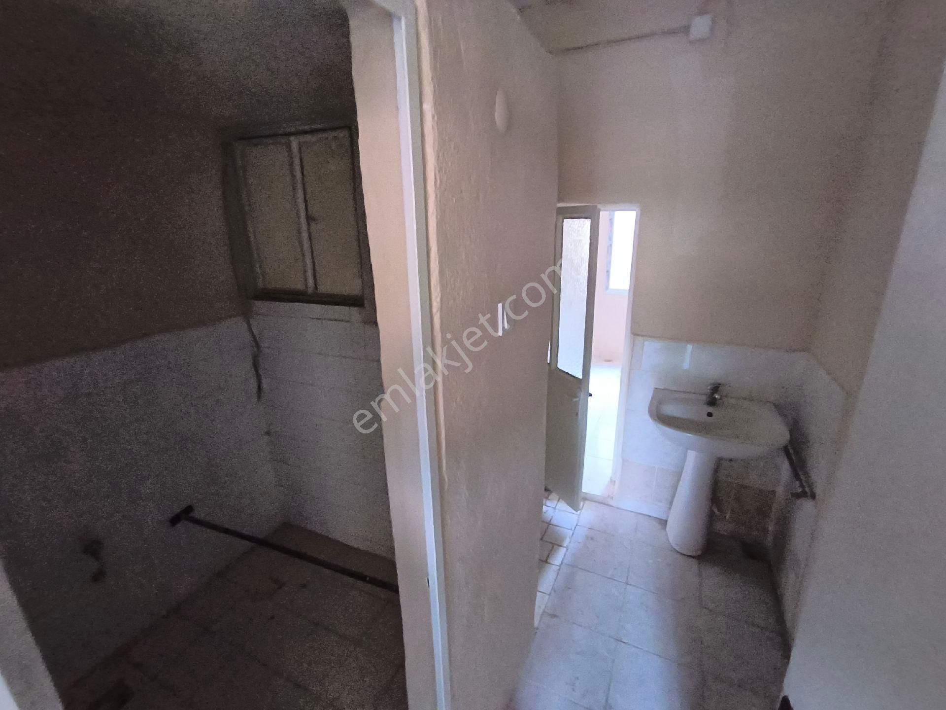 Kaçmaz Emlaktan Şehir Merkezinde Müstakil Ev - Görsel 9