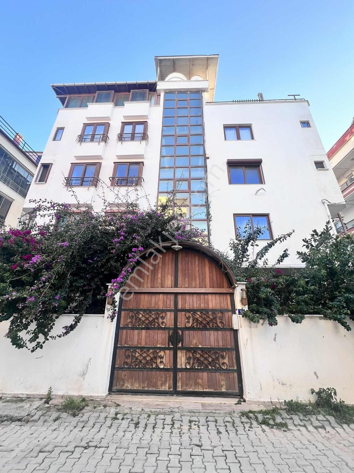 Didim De Tek 200 M2 Düz Daire 4+1 Ayrı Mutfak