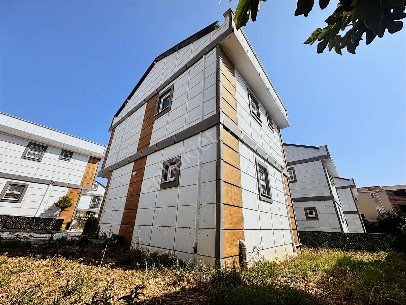 Mega Yapıdan Yeniçiftlikte İskanlı Geniş Bahçeli Lüx Müstakil - Görsel 24