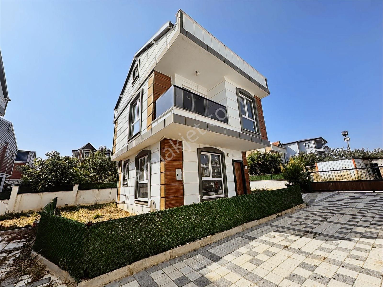 Mega Yapıdan Yeniçiftlikte İskanlı Geniş Bahçeli Lüx Müstakil - Görsel 9