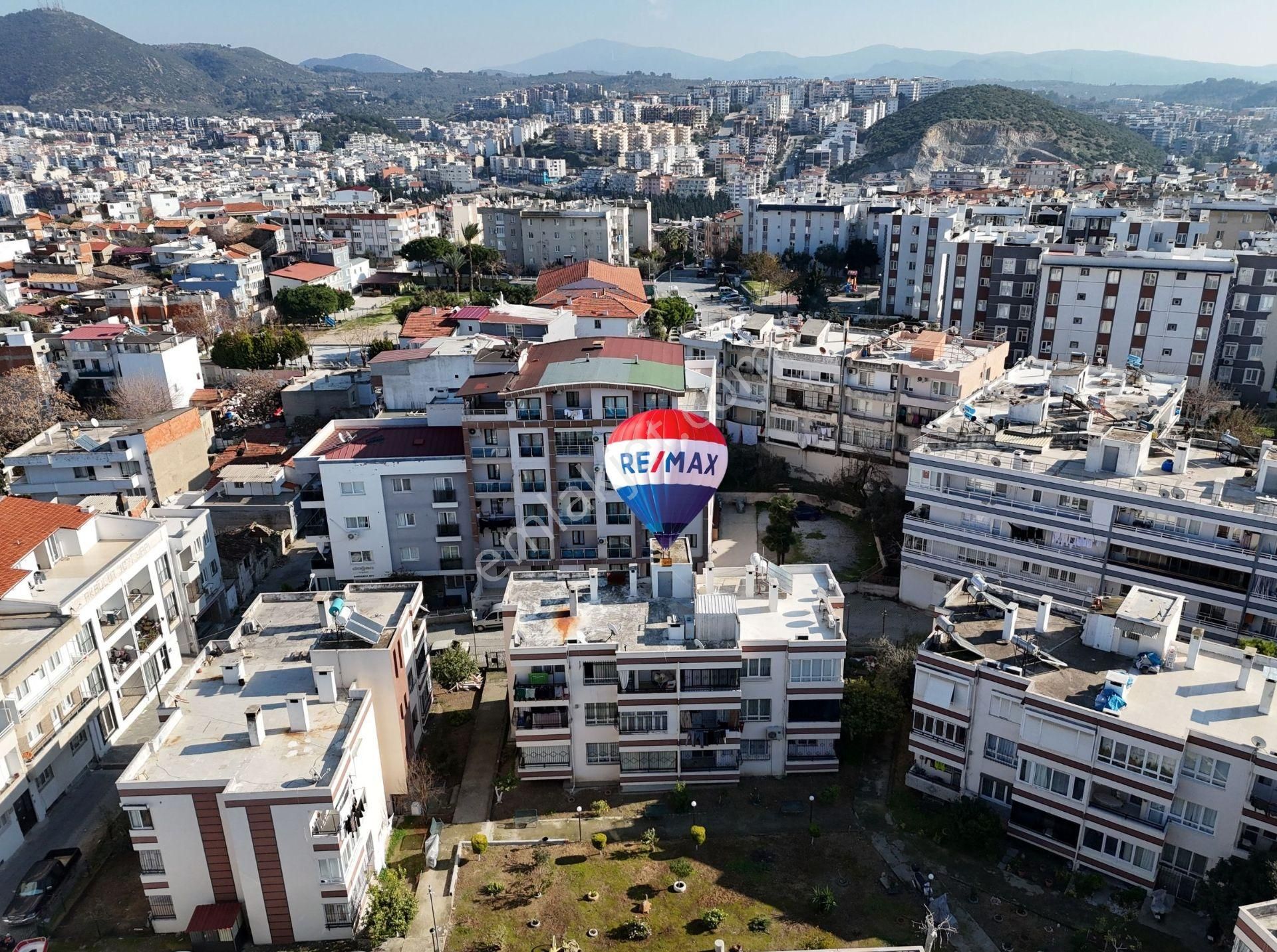 Kuşadası Camiatik Mah. Kılıçoğlu Sitesinde Satılık 3+1