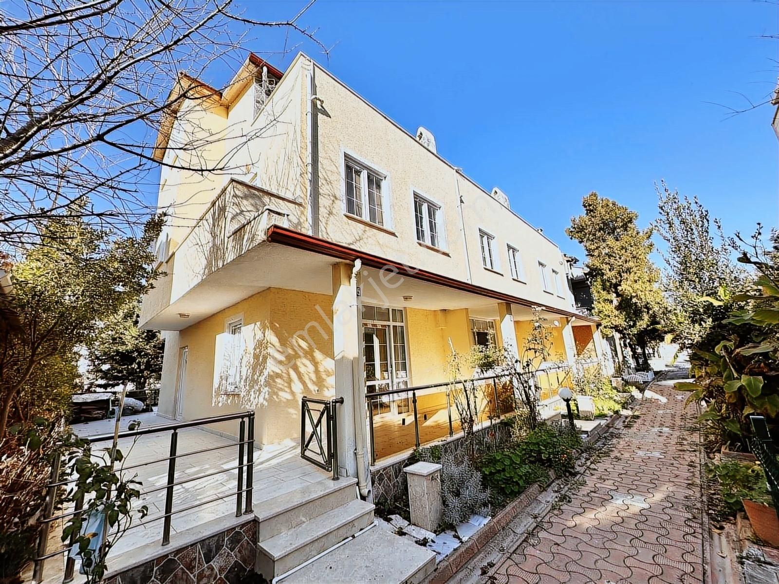 ▓▓ Mega Yapıdan ▓▓denize Sıfır Site İçerisinde 4+1 Lüx Villa