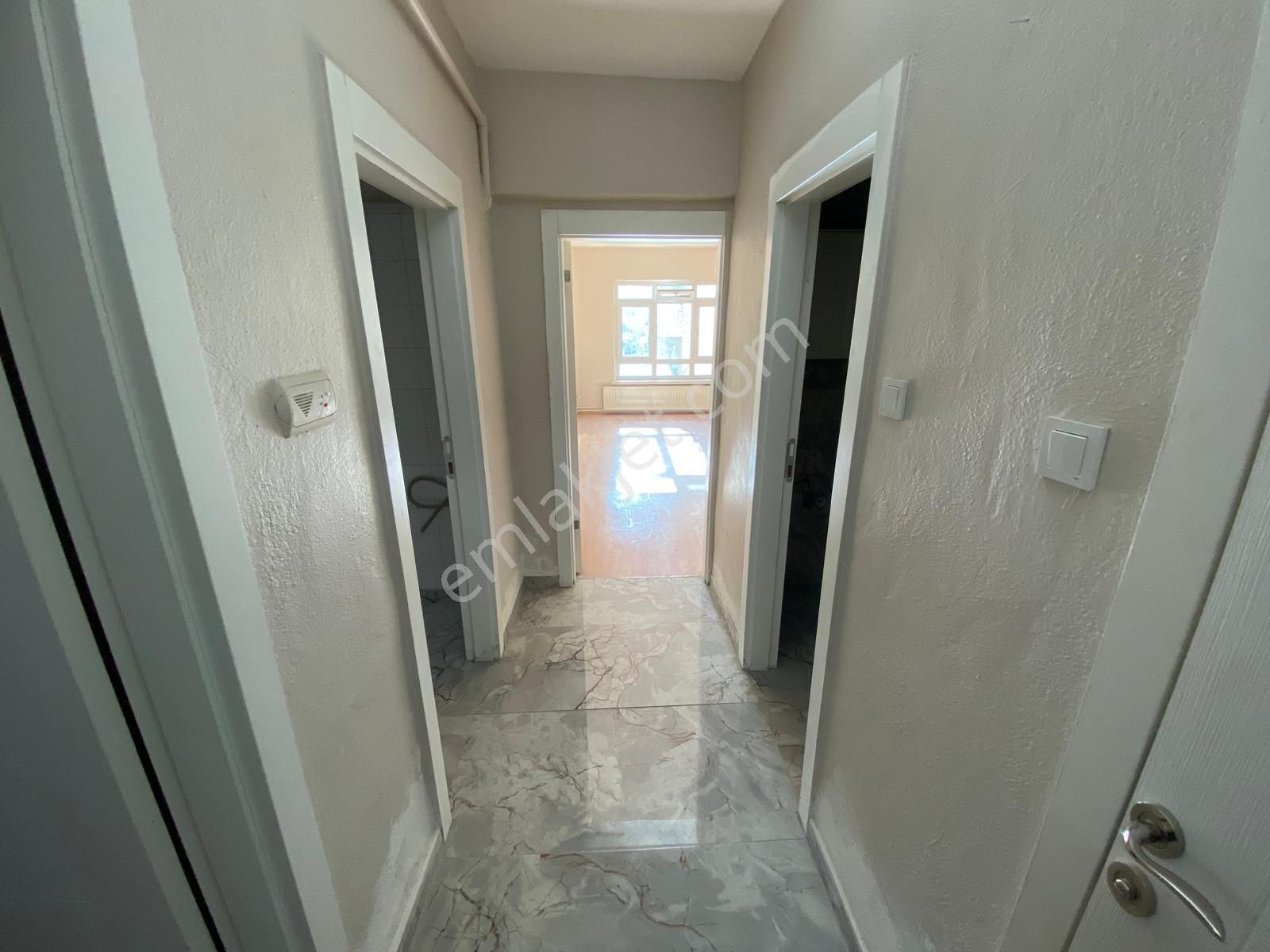 Refik Saydam Cad. Yakını 3+1 Altında Daire Olan Y.giriş - Görsel 23