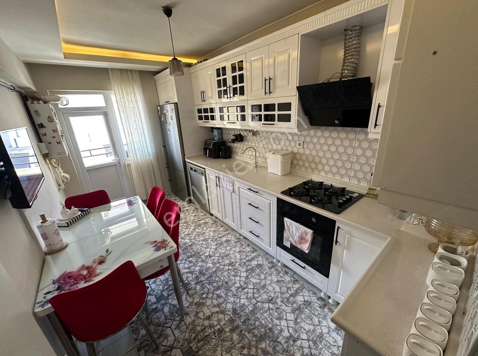 Hayal^den Ahievran Cad. Üzerinde E. Banyolu Geniş Full Yapılı Ön Cp. 3+1 Fırsat Daire ! - Görsel 6