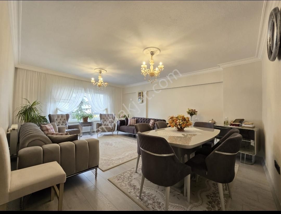 Pamuklar'da Özel İşçilikli Kapalı Çift Teras Balkonlu 5+1 Dublex - Görsel 24