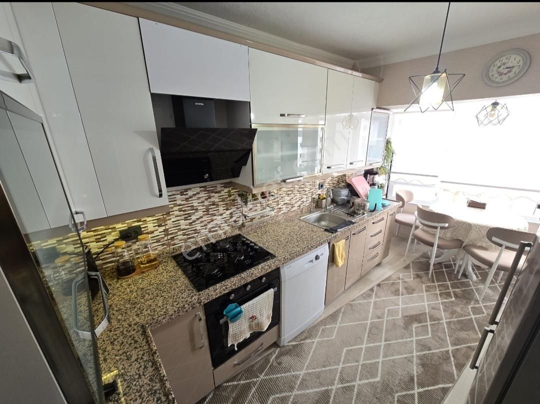 Pamuklar'da Özel İşçilikli Kapalı Çift Teras Balkonlu 5+1 Dublex - Görsel 8