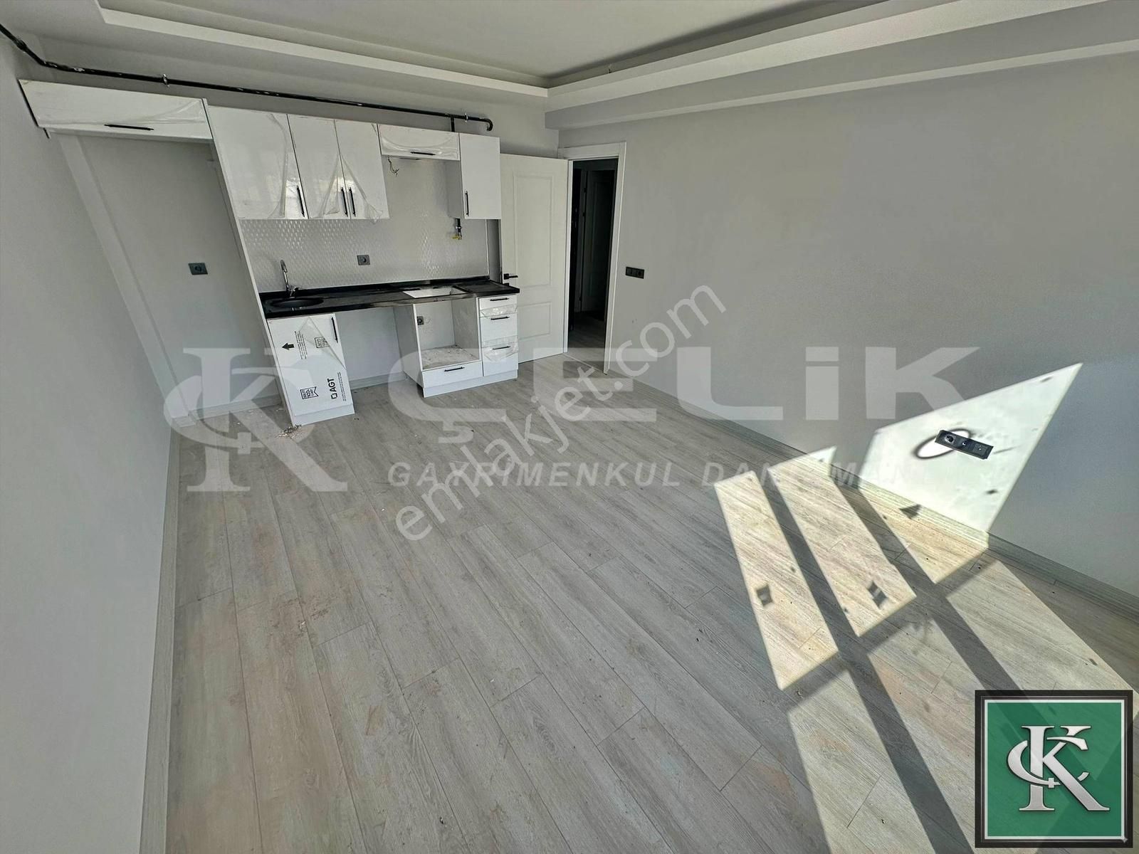 Çelik Emlaktan Merkezi Konum Da Arakat Ön Cephe Kiralık Daire!!