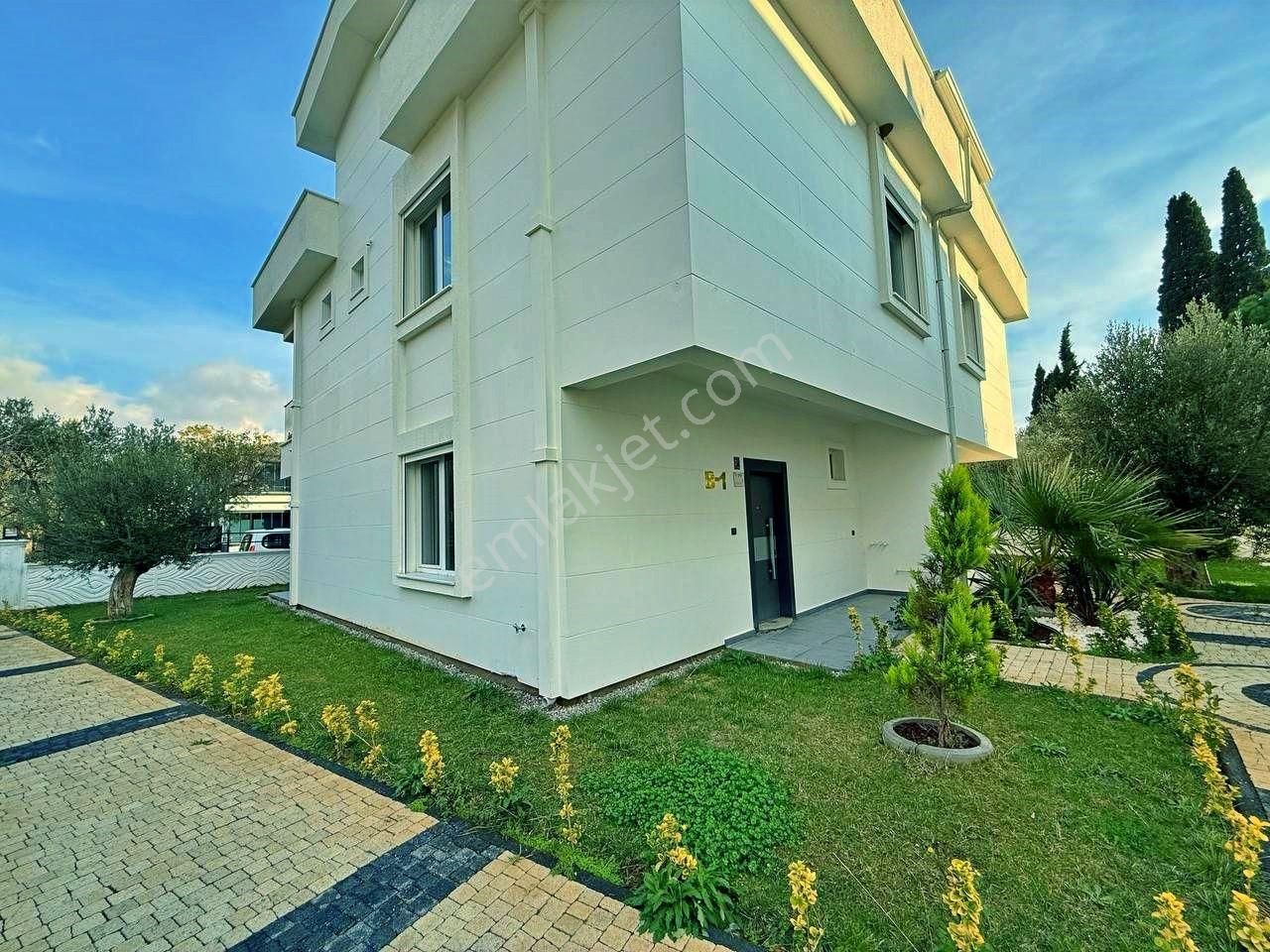 Uytun'dan Gürede Sitede Çift Teraslı Bahçeli 5+1 Satılık Villa - Görsel 14