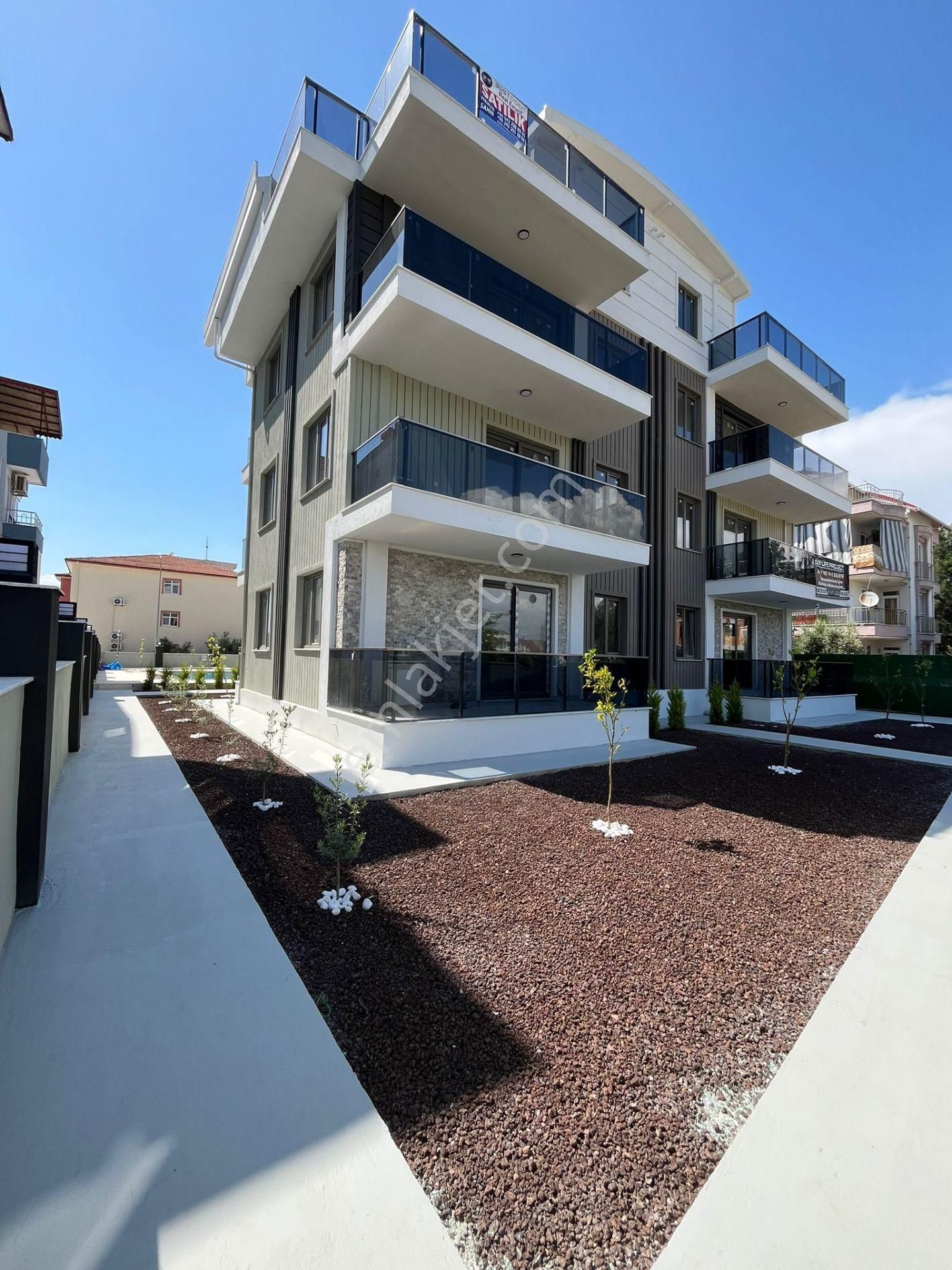 Site İçi Lüx Eşyasız Satılık Daire - Görsel 3