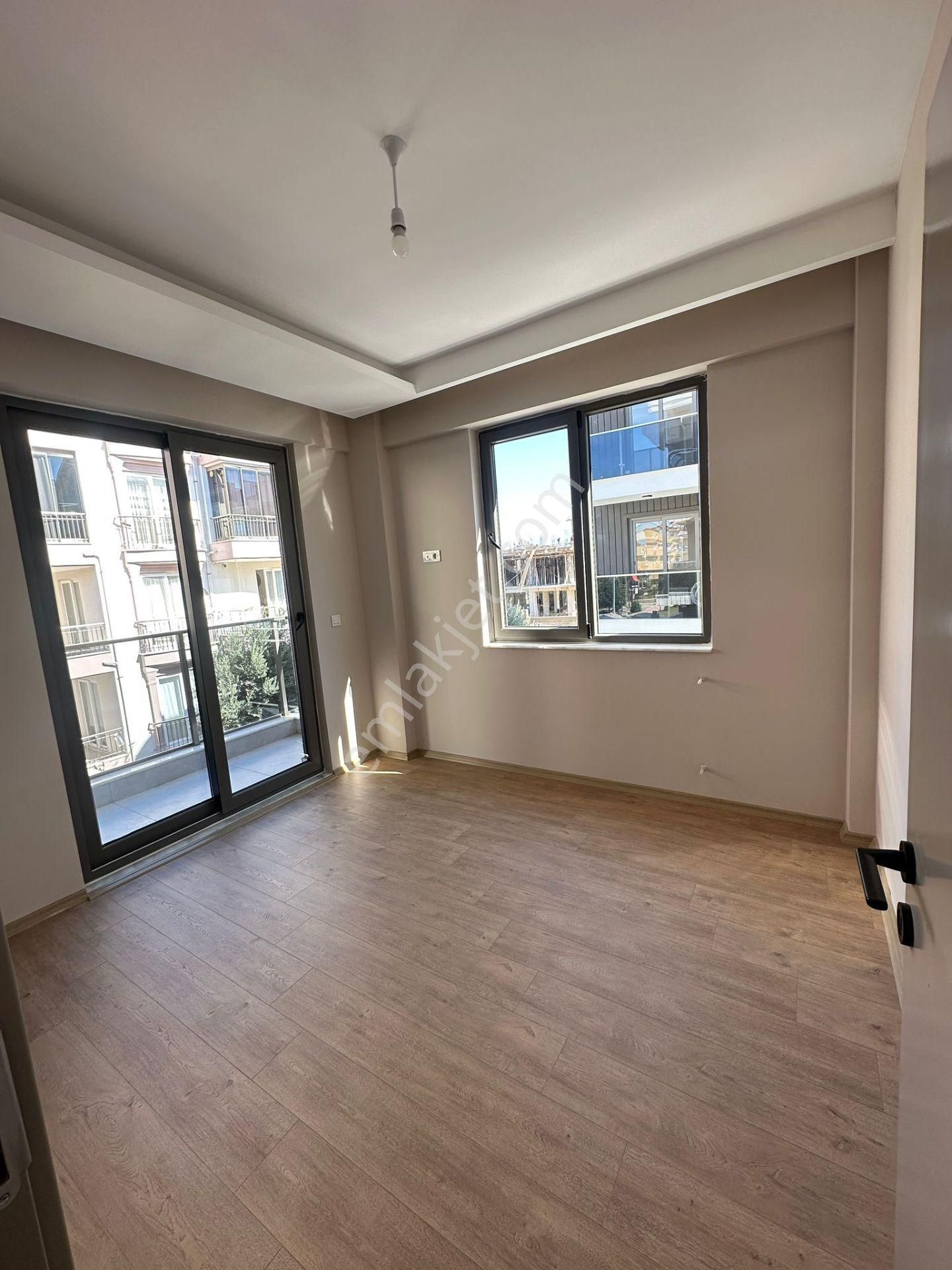 Site İçi Lüx Eşyasız Satılık Daire - Görsel 13