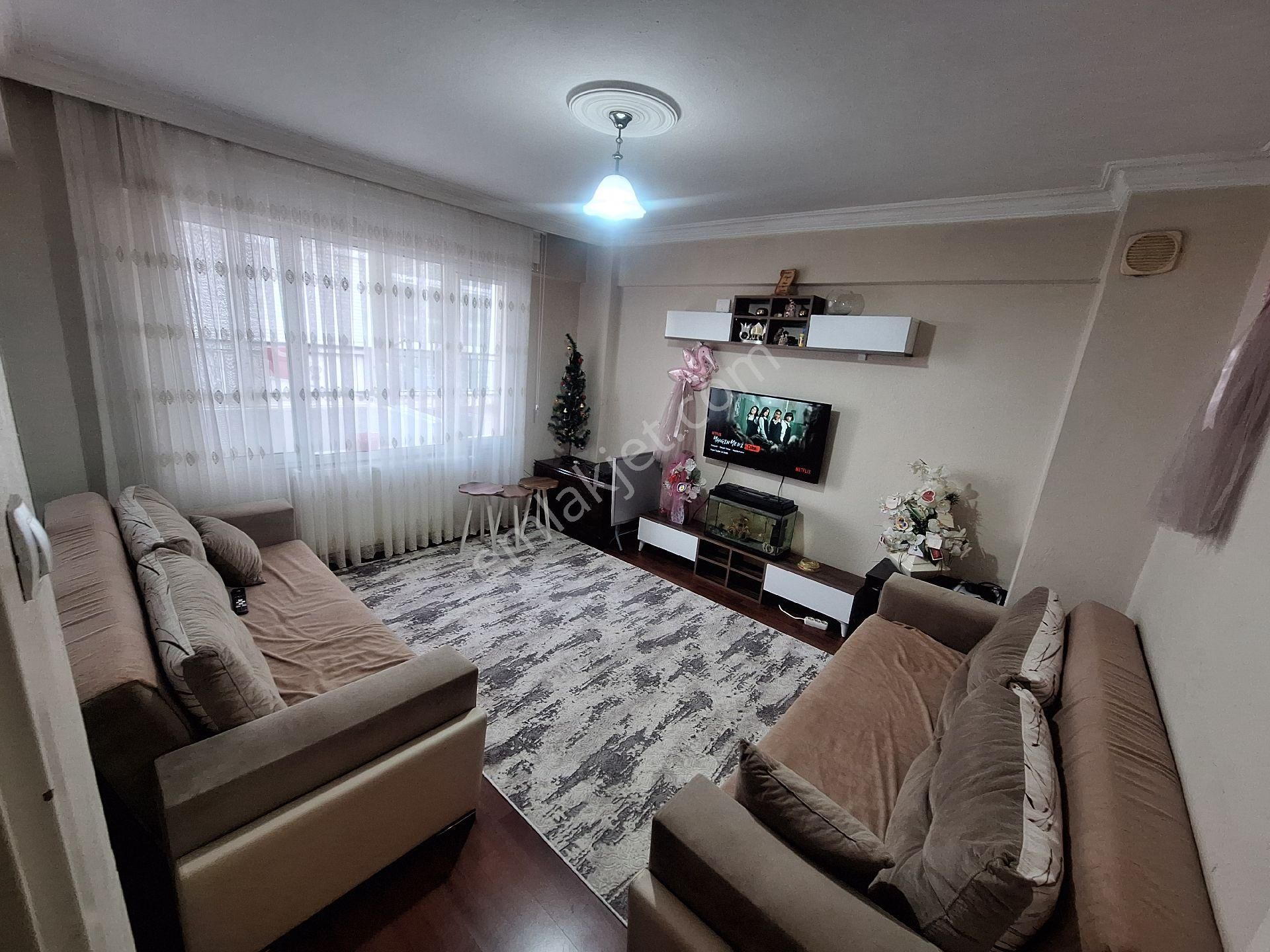 Yeşilyurt Vatan Mahallesinde 3+1 Arakat Doğalgazlı