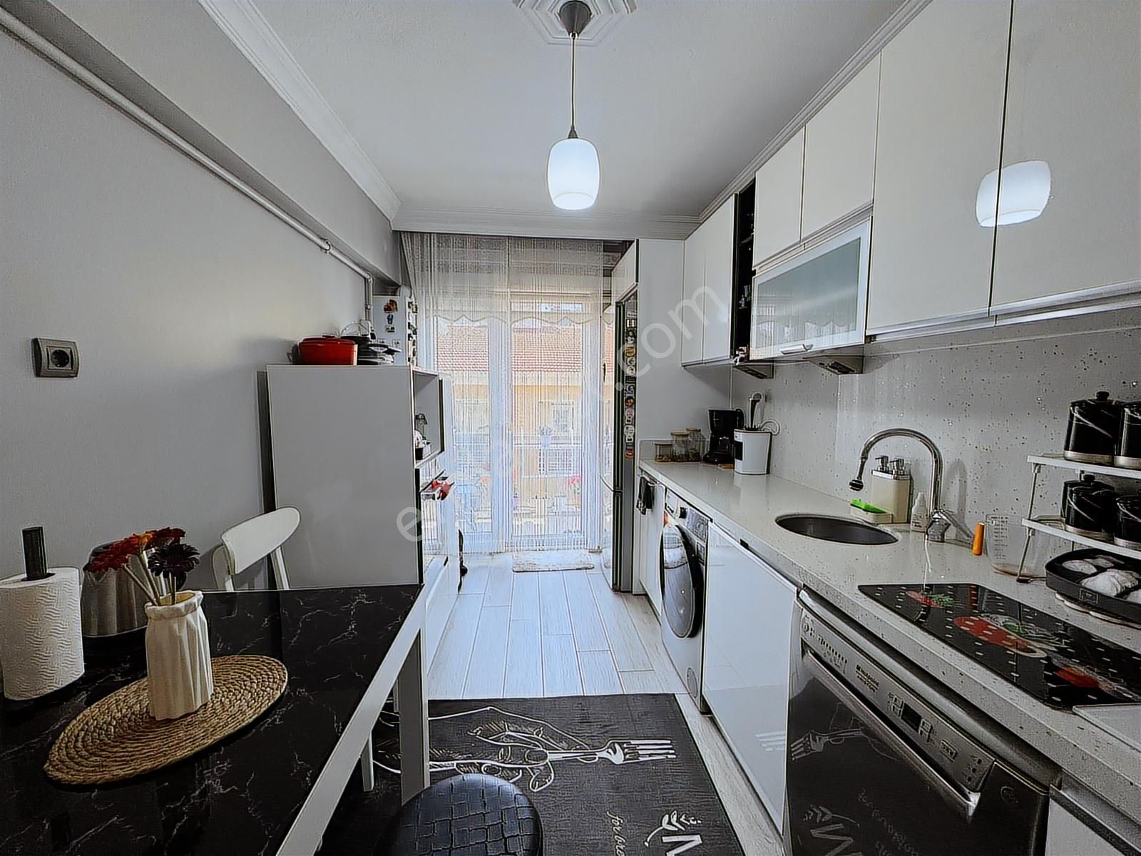 Oscar'dan Güllük'te İçi Full Yenilenmiş Balkonlu 3+1 - Görsel 3