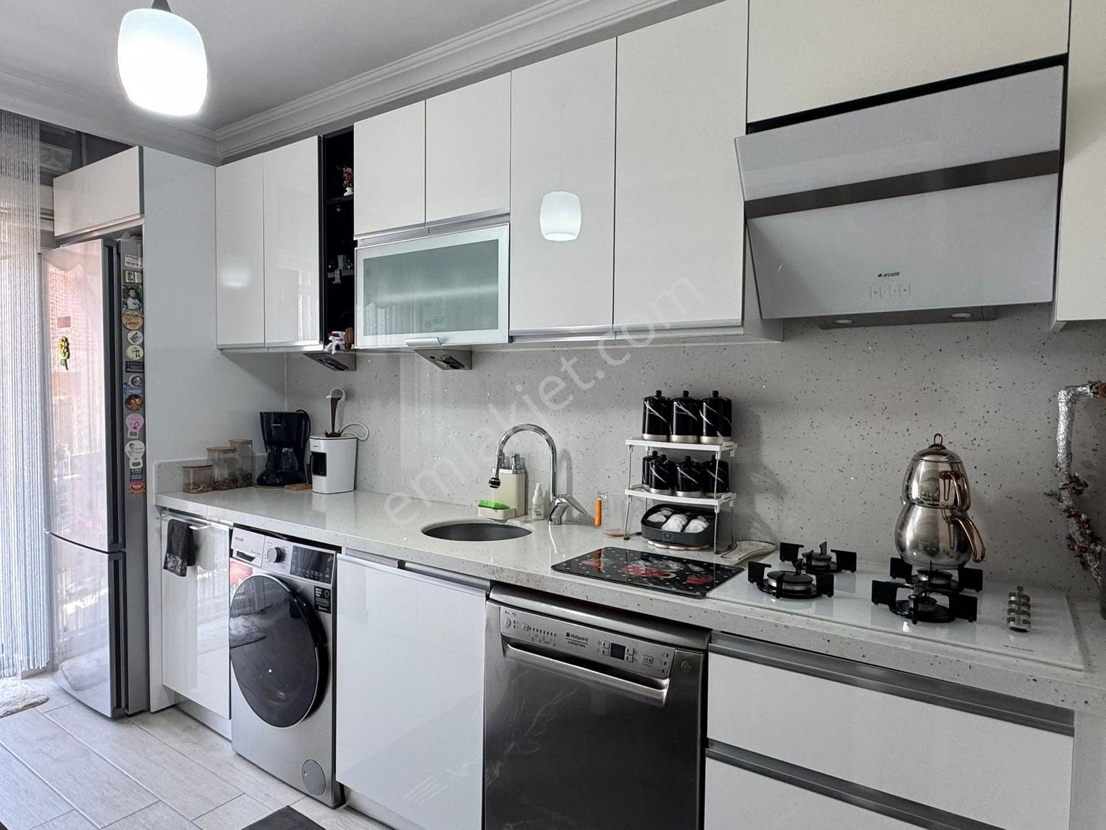 Oscar'dan Güllük'te İçi Full Yenilenmiş Balkonlu 3+1 - Görsel 19