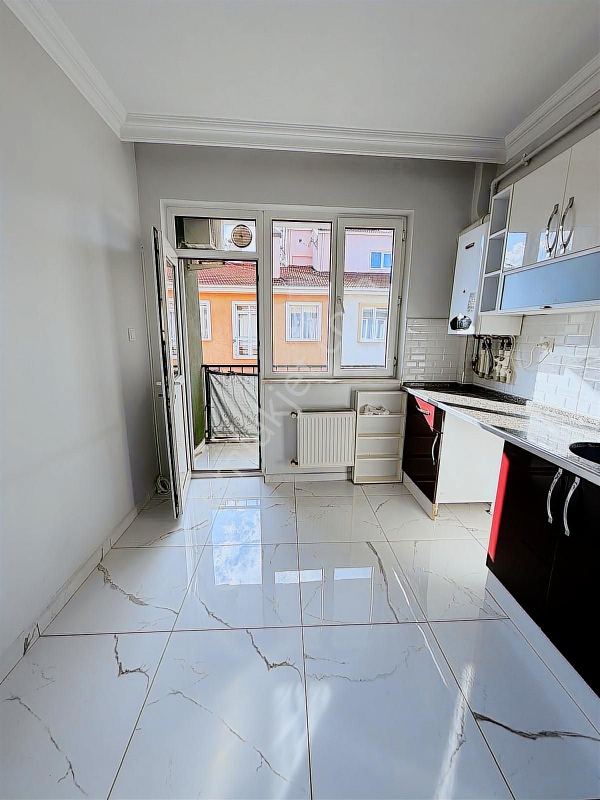 Oscar'dan Seylap Caddesi Yakını İçi Yenilenmiş Balkonlu 3+1 - Görsel 31