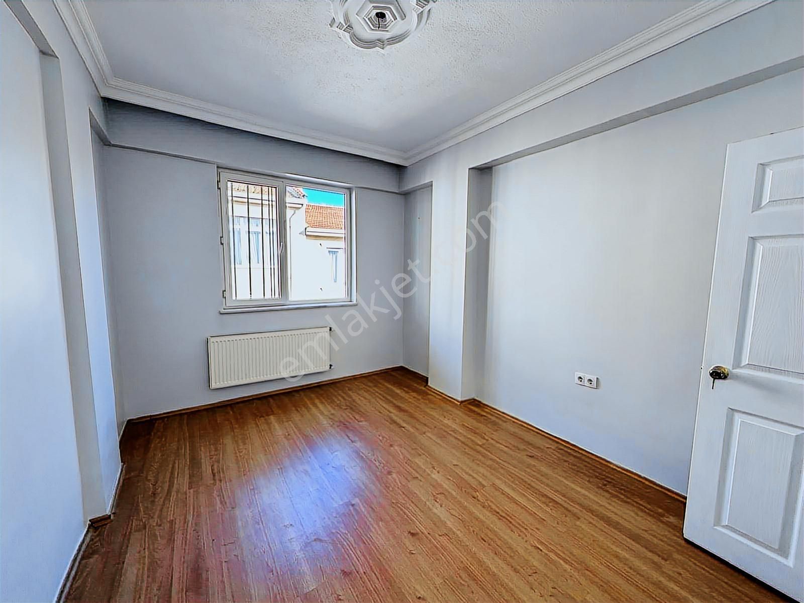 Oscar'dan Seylap Caddesi Yakını İçi Yenilenmiş Balkonlu 3+1 - Görsel 24