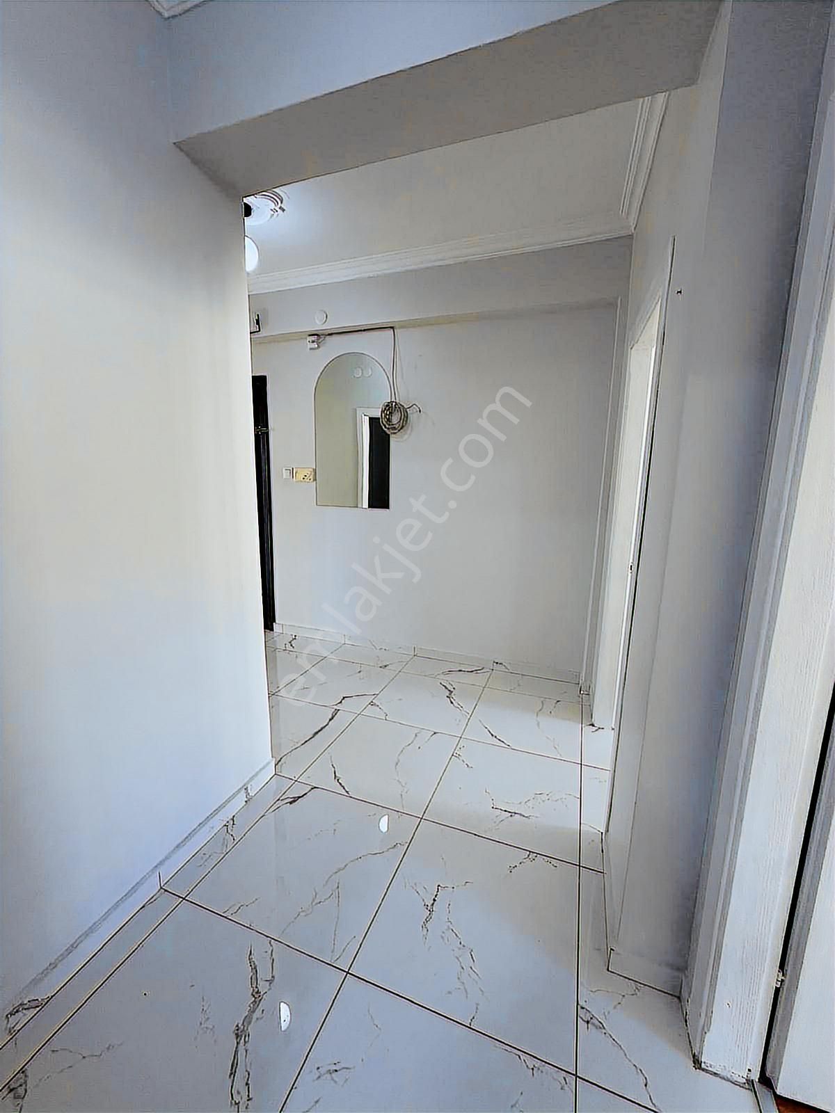 Oscar'dan Seylap Caddesi Yakını İçi Yenilenmiş Balkonlu 3+1 - Görsel 16