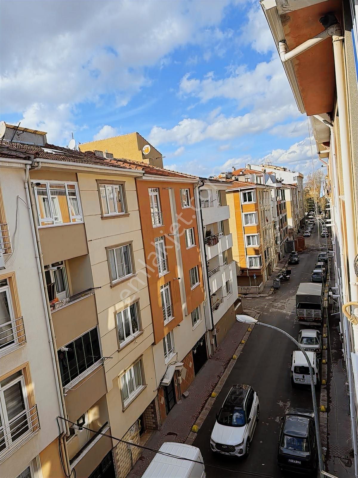 Oscar'dan Seylap Caddesi Yakını İçi Yenilenmiş Balkonlu 3+1 - Görsel 3