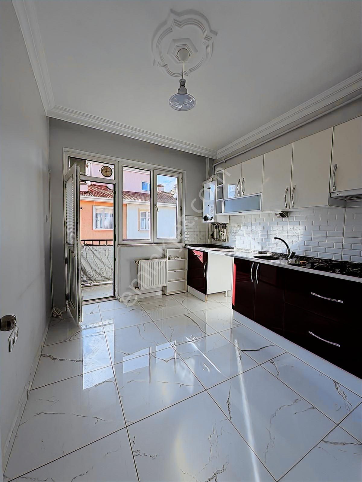 Oscar'dan Seylap Caddesi Yakını İçi Yenilenmiş Balkonlu 3+1