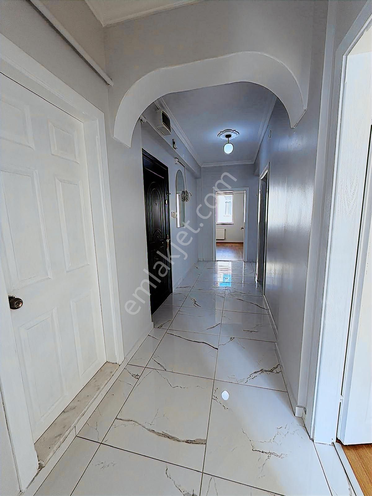 Oscar'dan Seylap Caddesi Yakını İçi Yenilenmiş Balkonlu 3+1 - Görsel 15