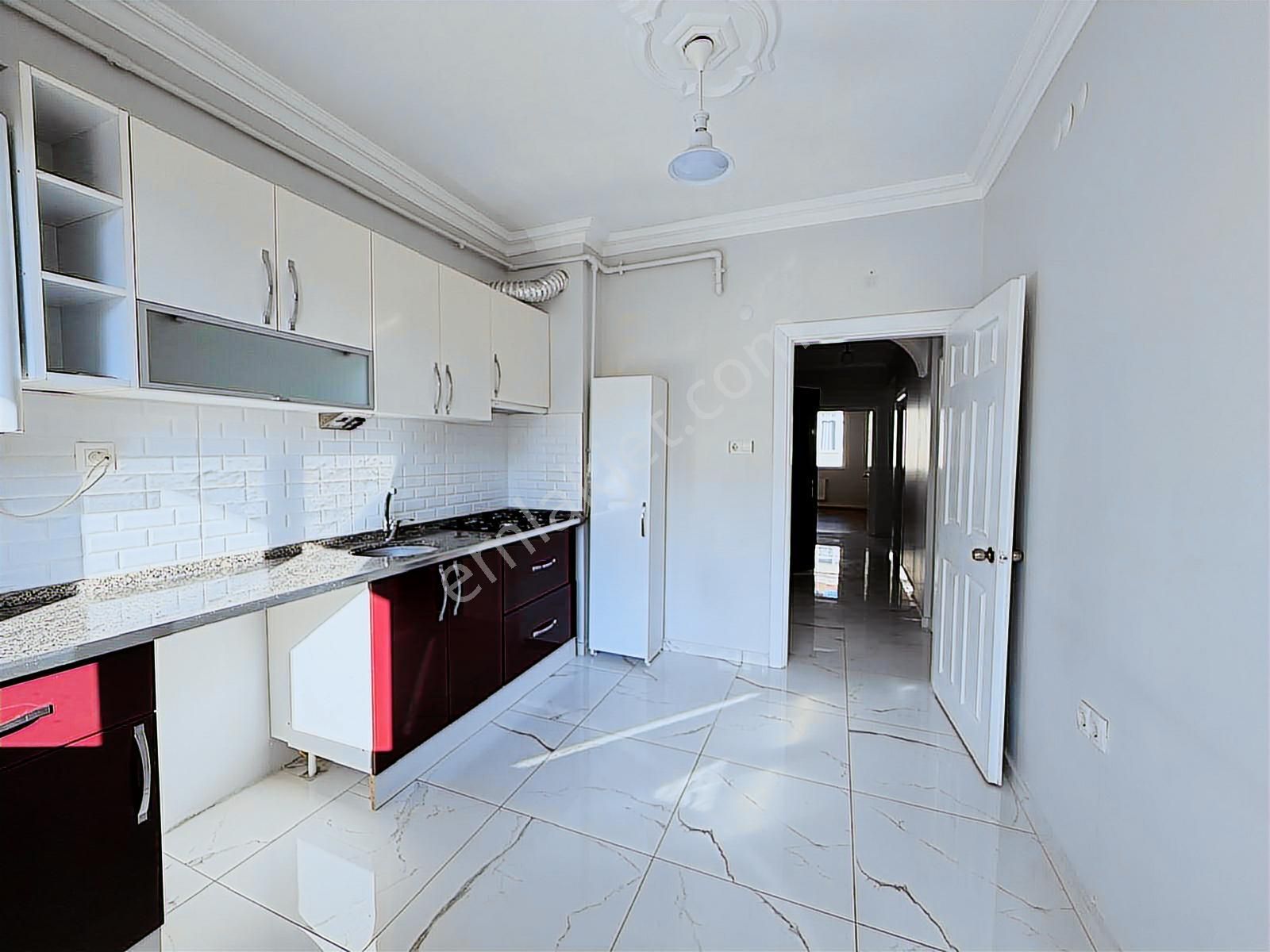 Oscar'dan Seylap Caddesi Yakını İçi Yenilenmiş Balkonlu 3+1 - Görsel 13