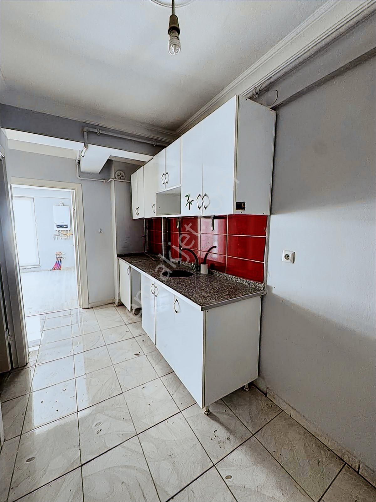 Oscar Emlak'tan Tramvay Yakını Ara Kat Geniş 1+1 - Görsel 8