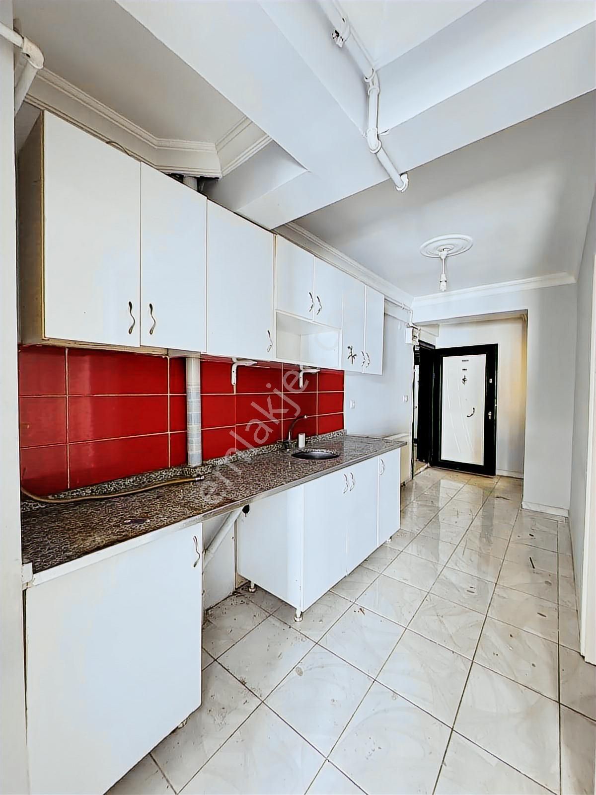 Oscar Emlak'tan Tramvay Yakını Ara Kat Geniş 1+1 - Görsel 2