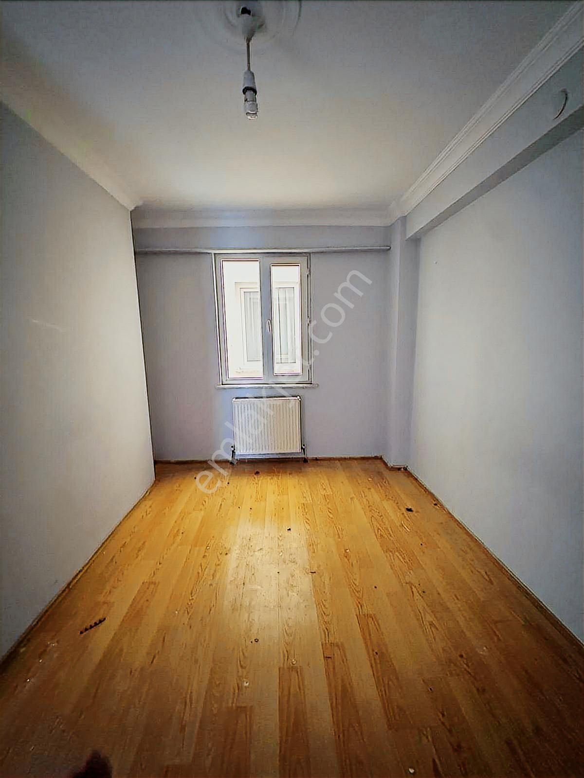 Oscar Emlak'tan Tramvay Yakını Ara Kat Geniş 1+1 - Görsel 10