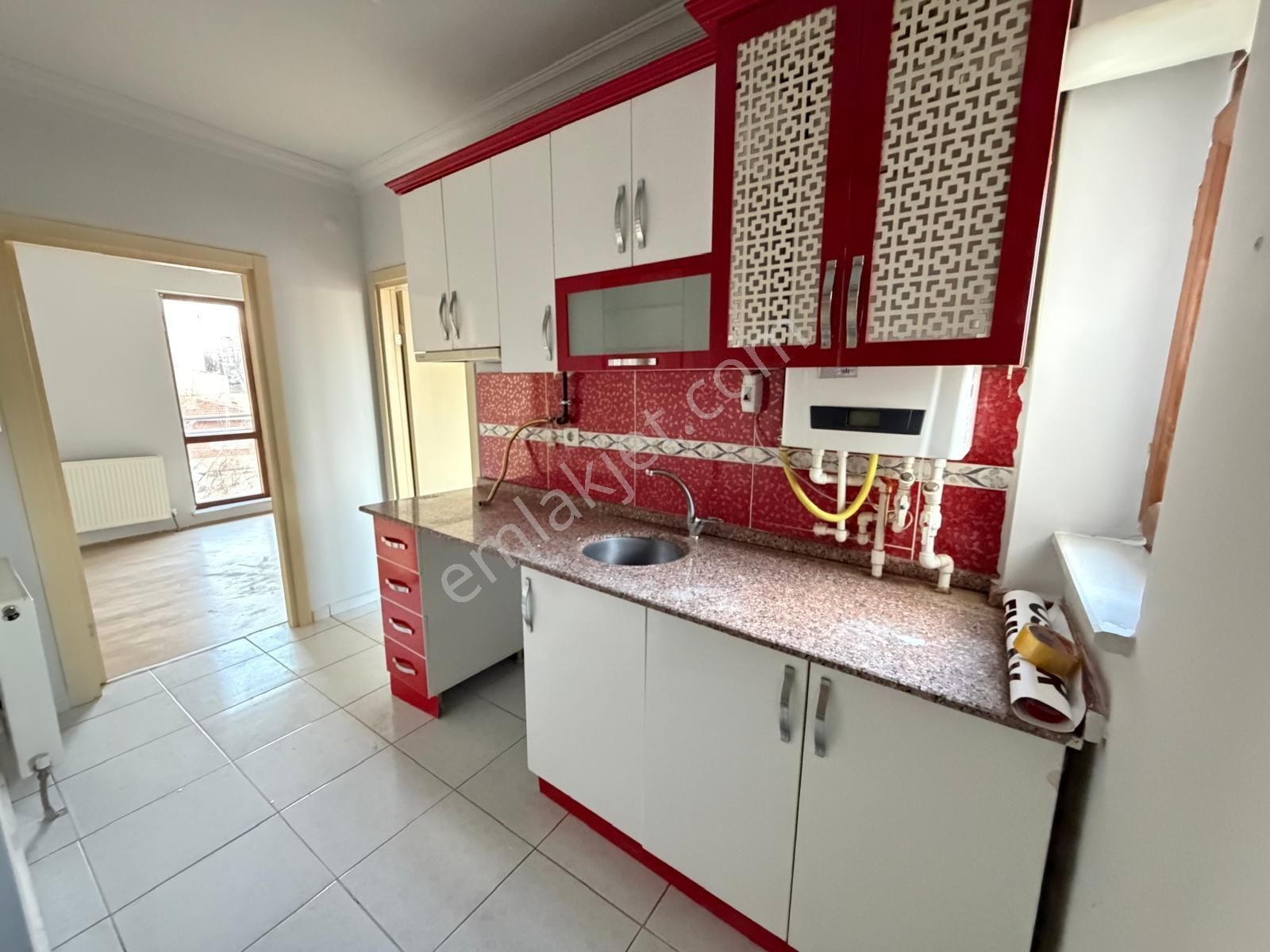 Oscar Emlak'tan Bursa Caddesi Yakını Ara Kat 1+1 - Görsel 3