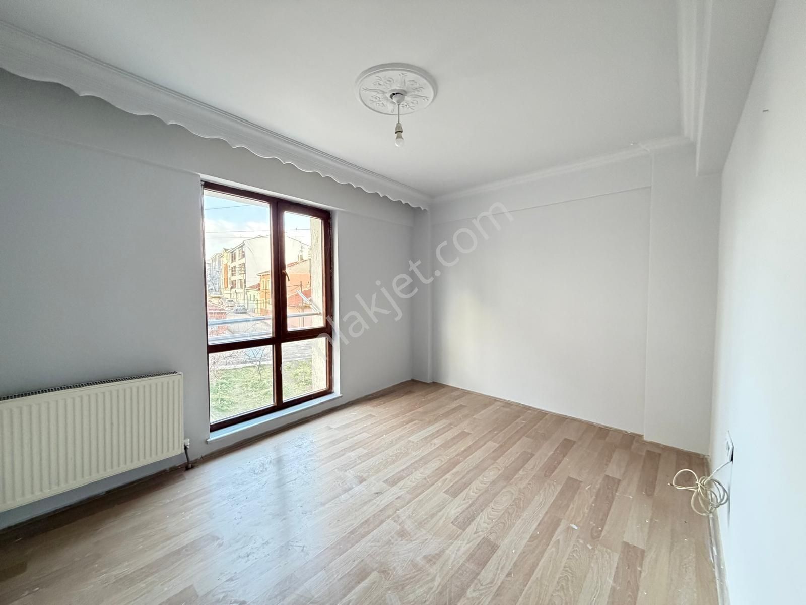 Oscar Emlak'tan Bursa Caddesi Yakını Ara Kat 1+1 - Görsel 15