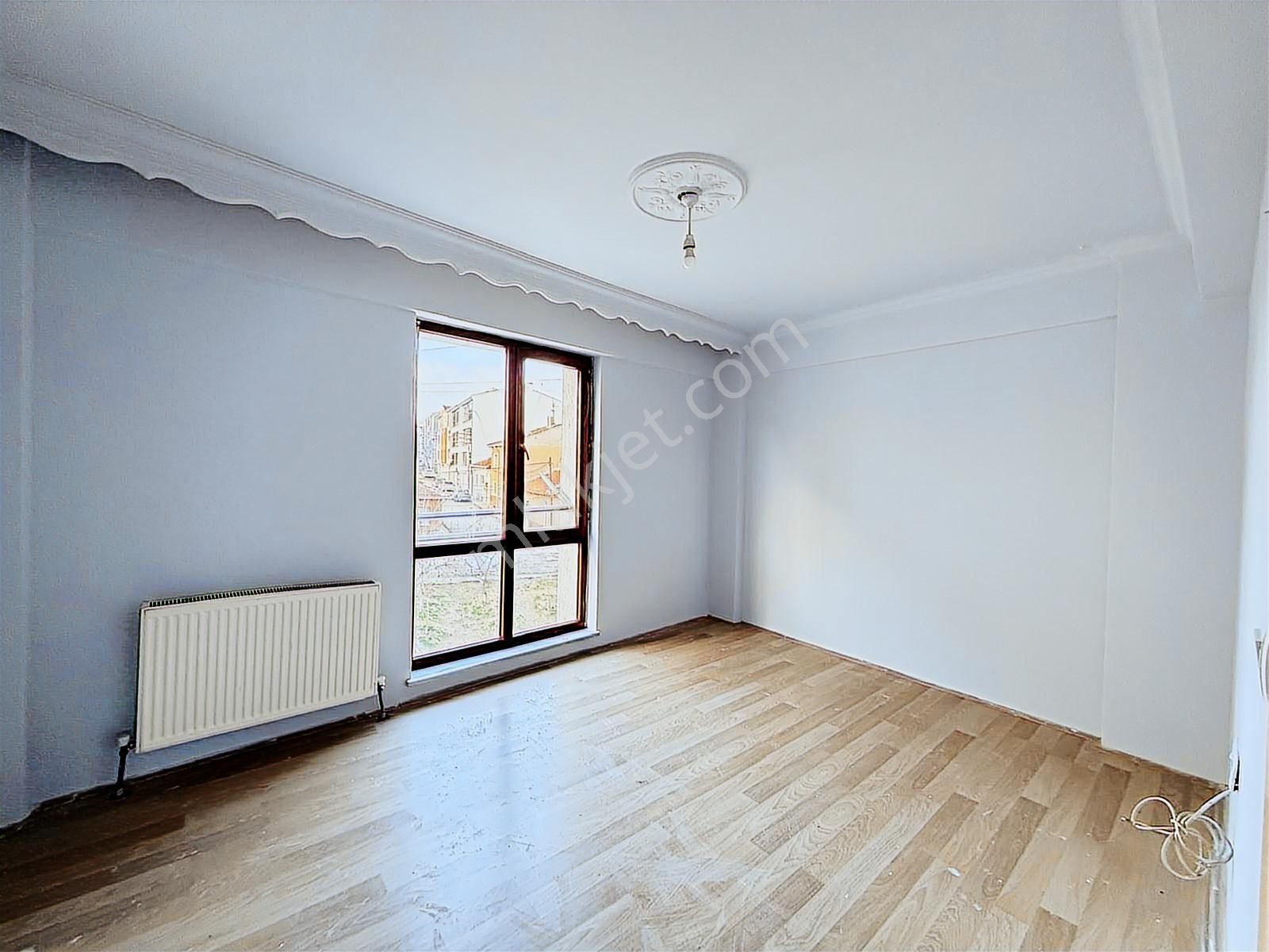 Oscar Emlak'tan Bursa Caddesi Yakını Ara Kat 1+1 - Görsel 2