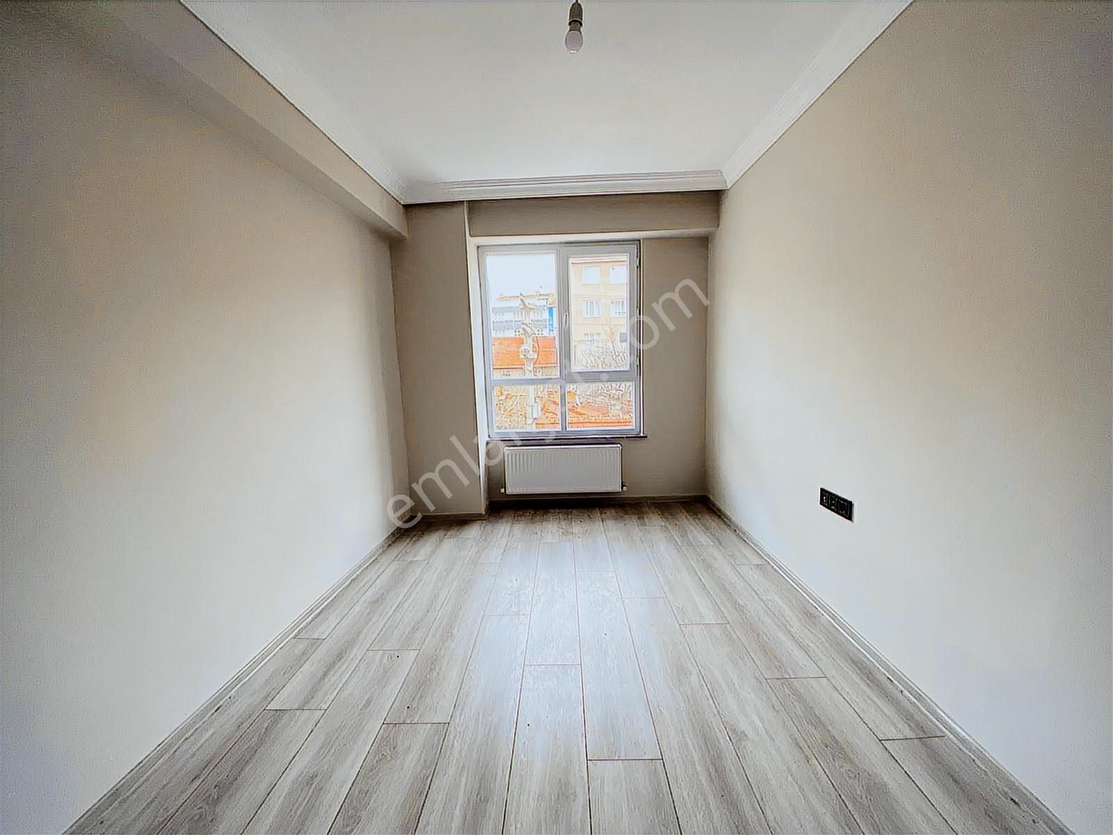 Oscar'dan Eğitimciler Cad.yakını Ara Kat Balkonlu 1+1 - Görsel 12