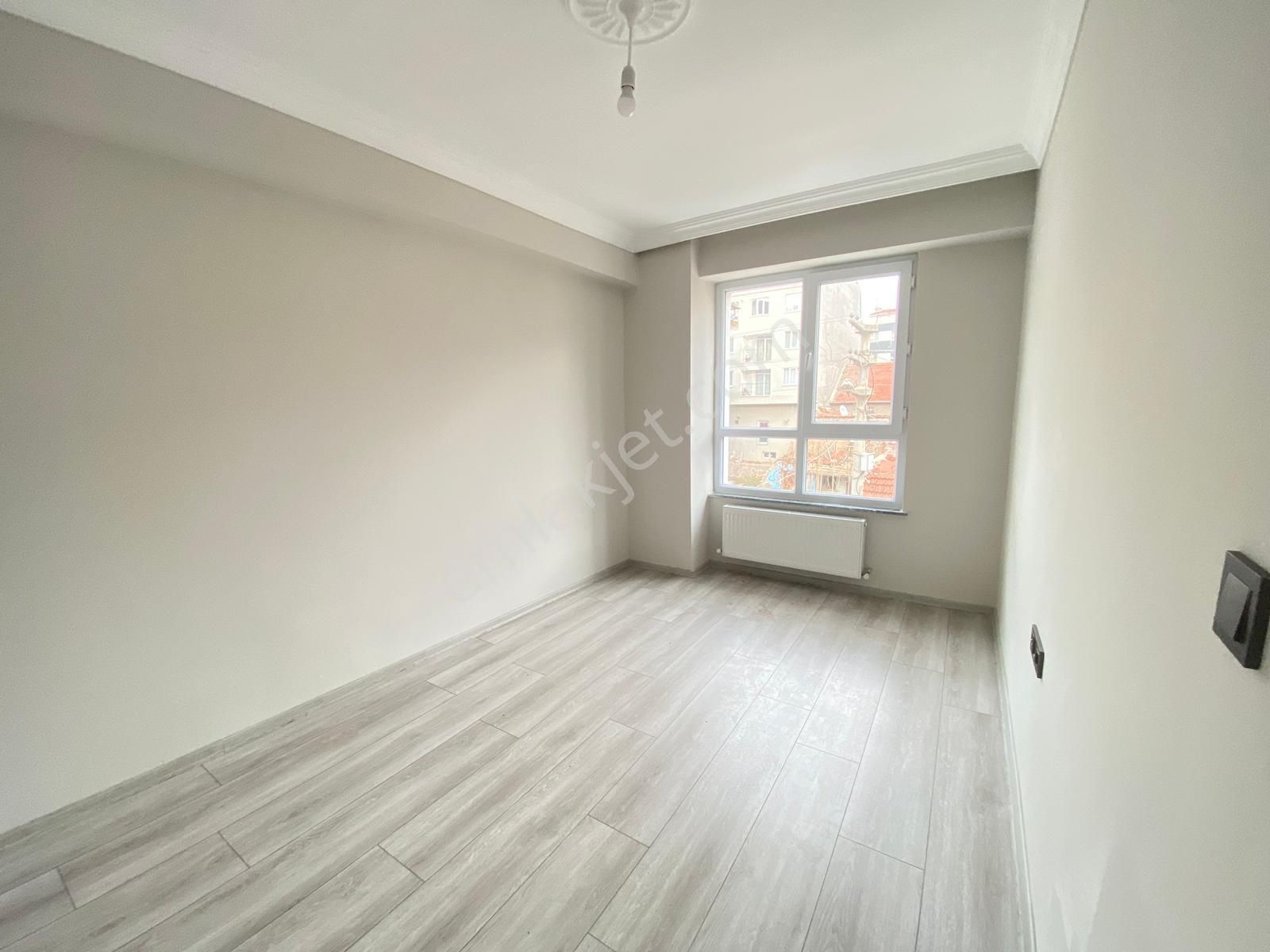 Oscar'dan Eğitimciler Cad.yakını Ara Kat Balkonlu 1+1 - Görsel 8