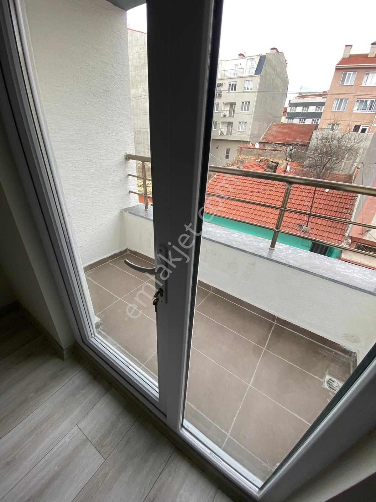 Oscar'dan Eğitimciler Cad.yakını Ara Kat Balkonlu 1+1 - Görsel 2