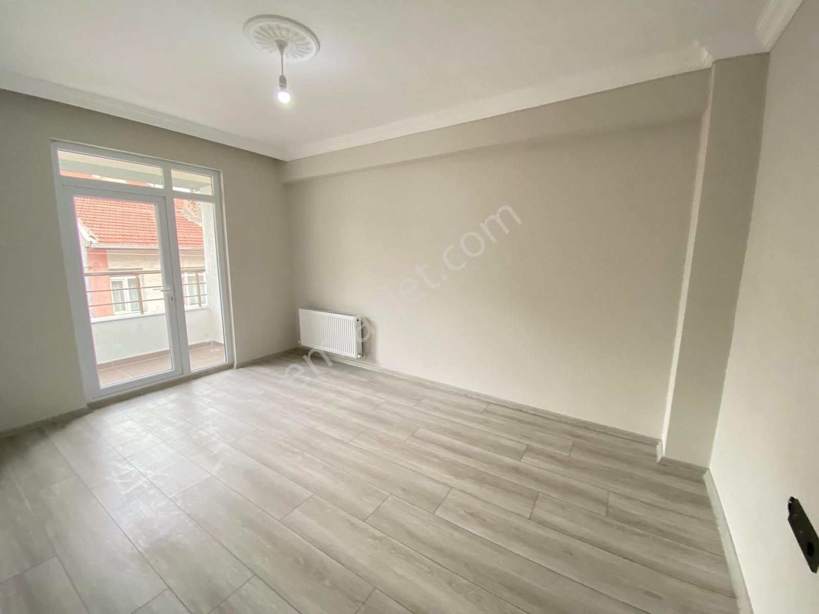 Oscar'dan Eğitimciler Cad.yakını Ara Kat Balkonlu 1+1 - Görsel 19