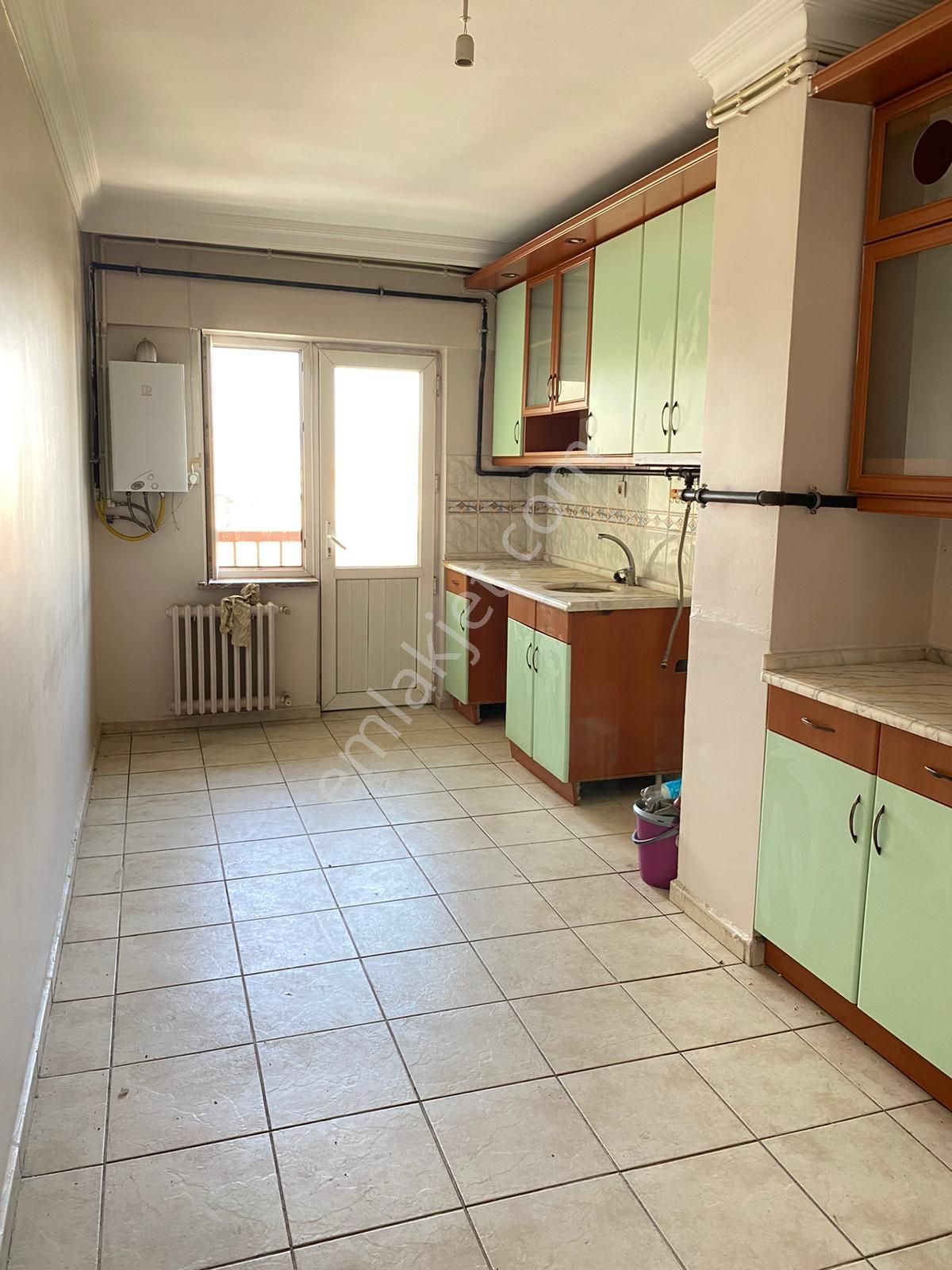 Oscar'dan Seylap Caddesi Üzeri Ara Kat Çift Balkonlu 3+1 - Görsel 2