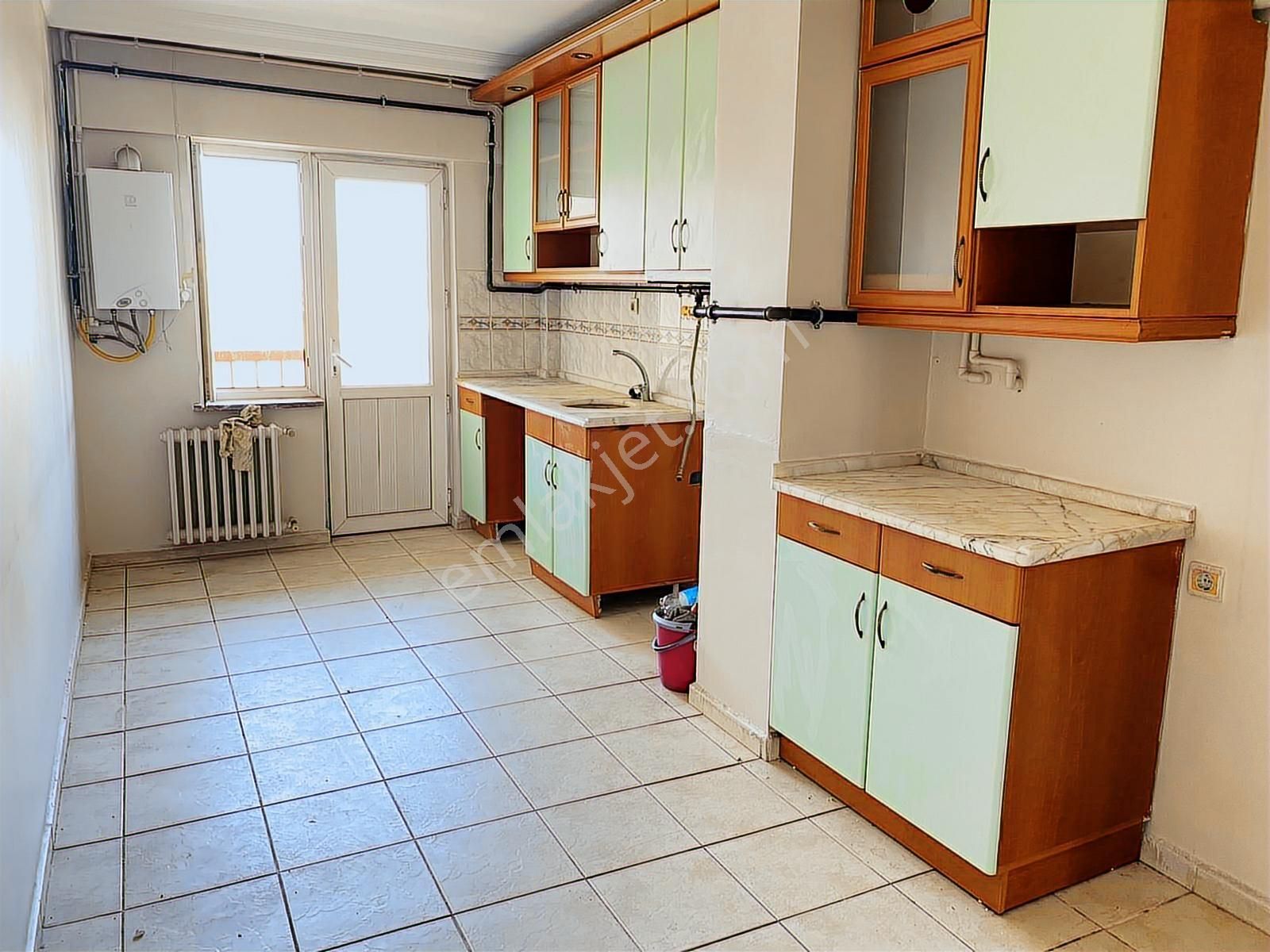 Oscar'dan Seylap Caddesi Üzeri Ara Kat Çift Balkonlu 3+1 - Görsel 7