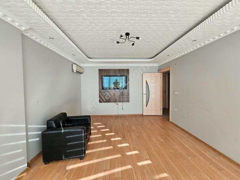 Beylikdüzü Yakuplu İş Merkezi Katnda Kiralık 2+1 Daire - Görsel 12