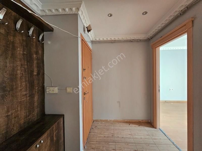 Beylikdüzü Yakuplu İş Merkezi Katnda Kiralık 2+1 Daire - Görsel 14