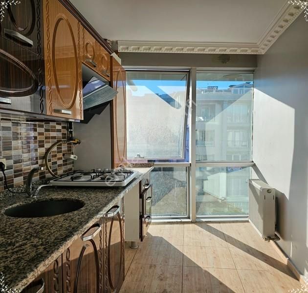 Beylikdüzü Yakuplu İş Merkezi Katnda Kiralık 2+1 Daire - Görsel 10